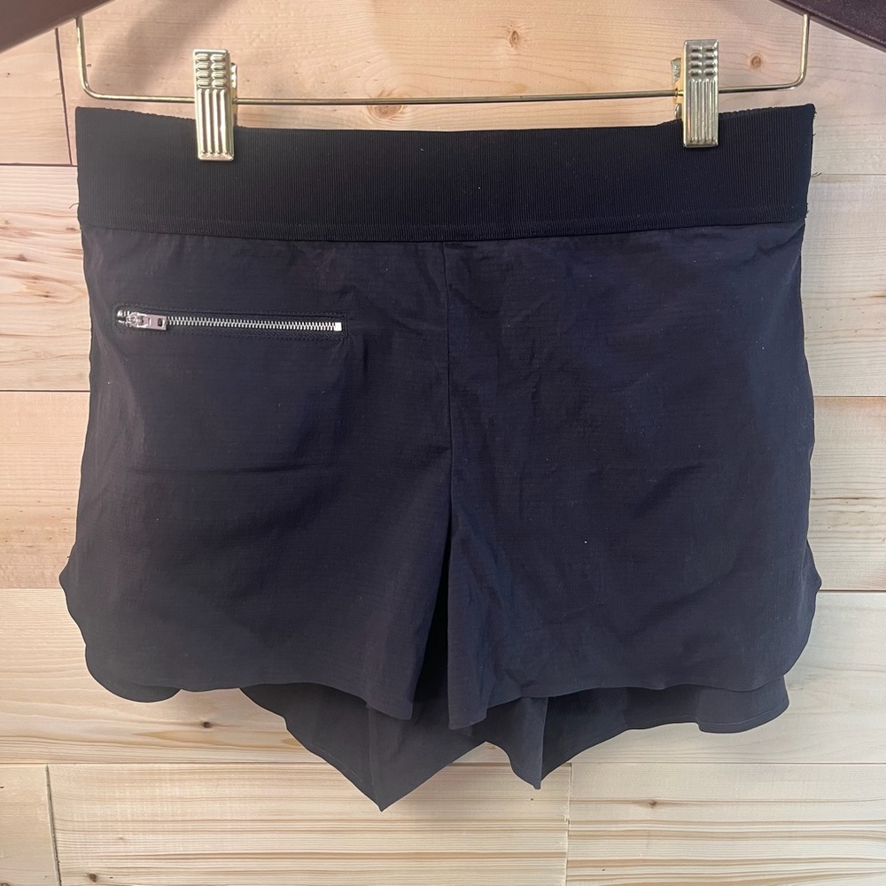 Athleta Women's Black Shorts Size 6
